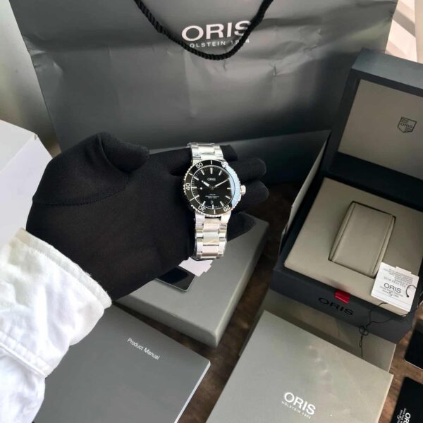 Oris Aquis Date Silver Black Dial Men’s Sports Firstcopy Replica Watch