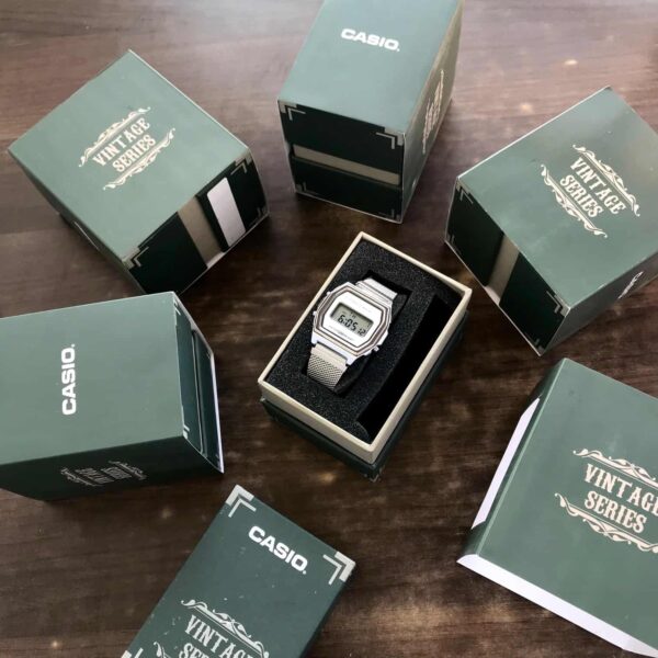 Casio Vintage firstcopy A700WM-7ADF Silver White Digital Dial Mesh Band Watch