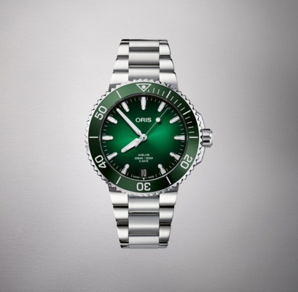 Oris Aquis Date Authentic Silver Green Dial Automatic Mens ETA Watch