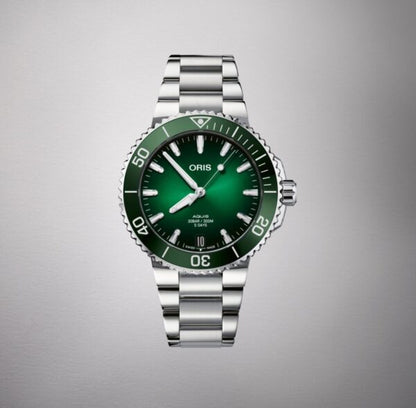 Oris Aquis Date Authentic Silver Green Dial Automatic Mens Watch