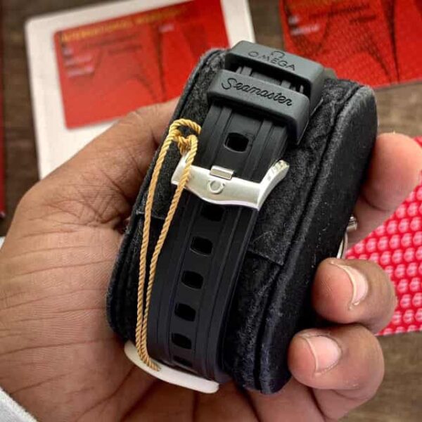 Omega Seamaster firstcopy White Dial Swiss ETA Automatic Black Rubber Strap Men’s Watch