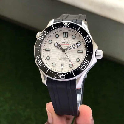 Omega Seamaster firstcopy White Dial Swiss ETA Automatic Black Rubber Strap Men’s Watch