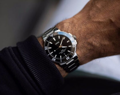 Oris Aquis Date Silver Black Dial Men’s Sports Firstcopy Replica Watch