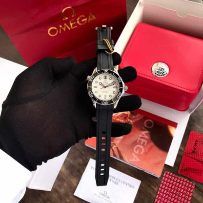 Omega Seamaster firstcopy White Dial Swiss ETA Automatic Black Rubber Strap Men’s Watch