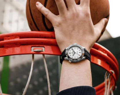 Omega Seamaster firstcopy White Dial Swiss ETA Automatic Black Rubber Strap Men’s Watch