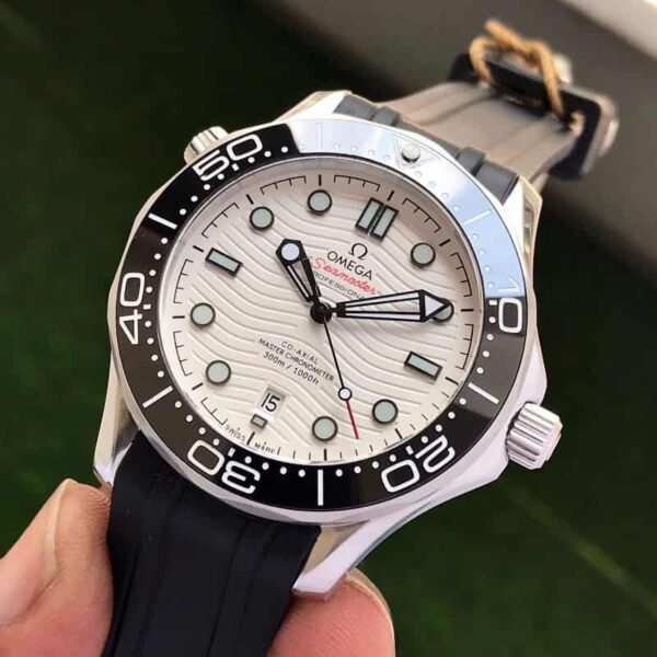Omega Seamaster firstcopy White Dial Swiss ETA Automatic Black Rubber Strap Men’s Watch