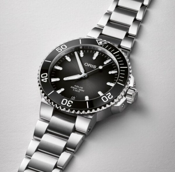 Oris Aquis Date Silver Black Dial Men’s Sports Firstcopy Replica Watch