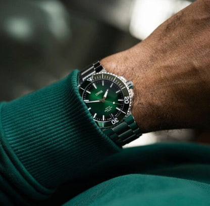 Oris Aquis Date Authentic Silver Green Dial Automatic Mens Watch