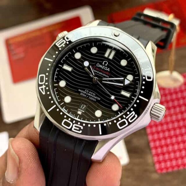 Omega Seamaster firstcopy Black Dial Swiss ETA Automatic Black Rubber Strap Men’s Watch