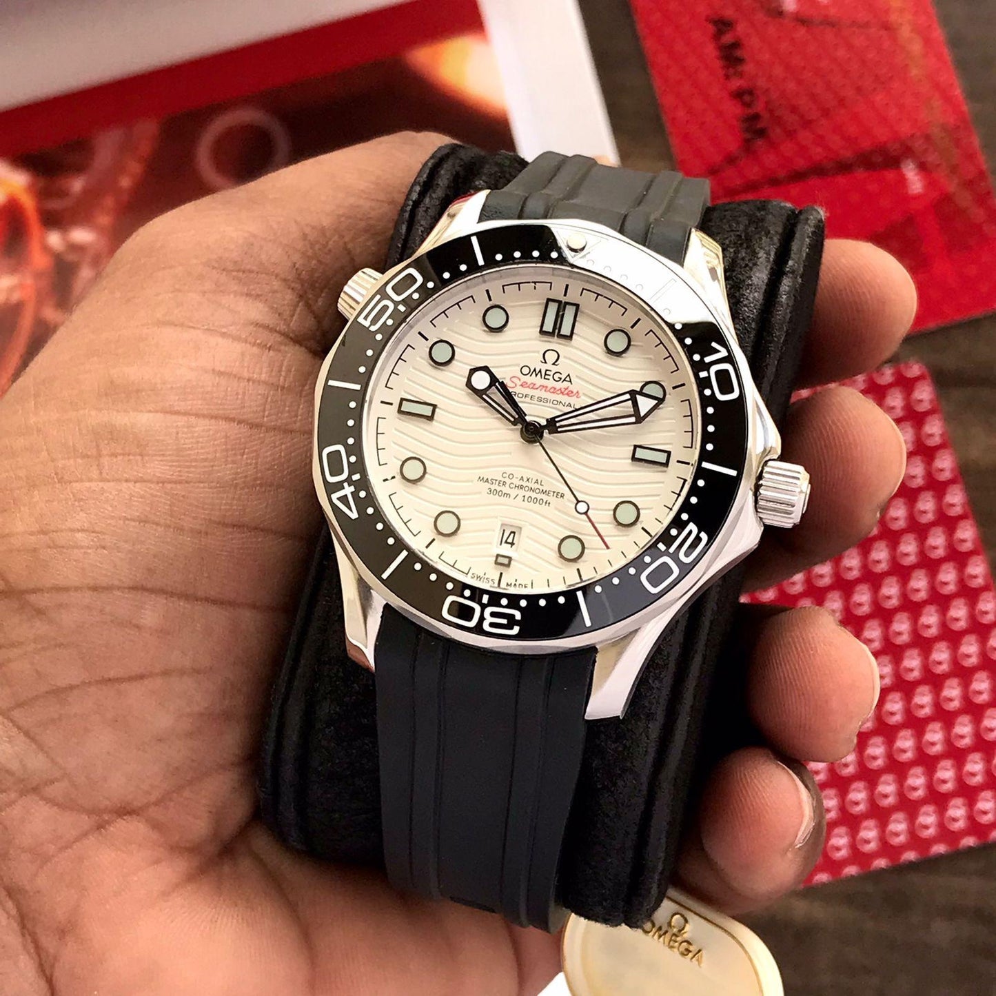 Omega Seamaster firstcopy White Dial Swiss ETA Automatic Black Rubber Strap Men’s Watch