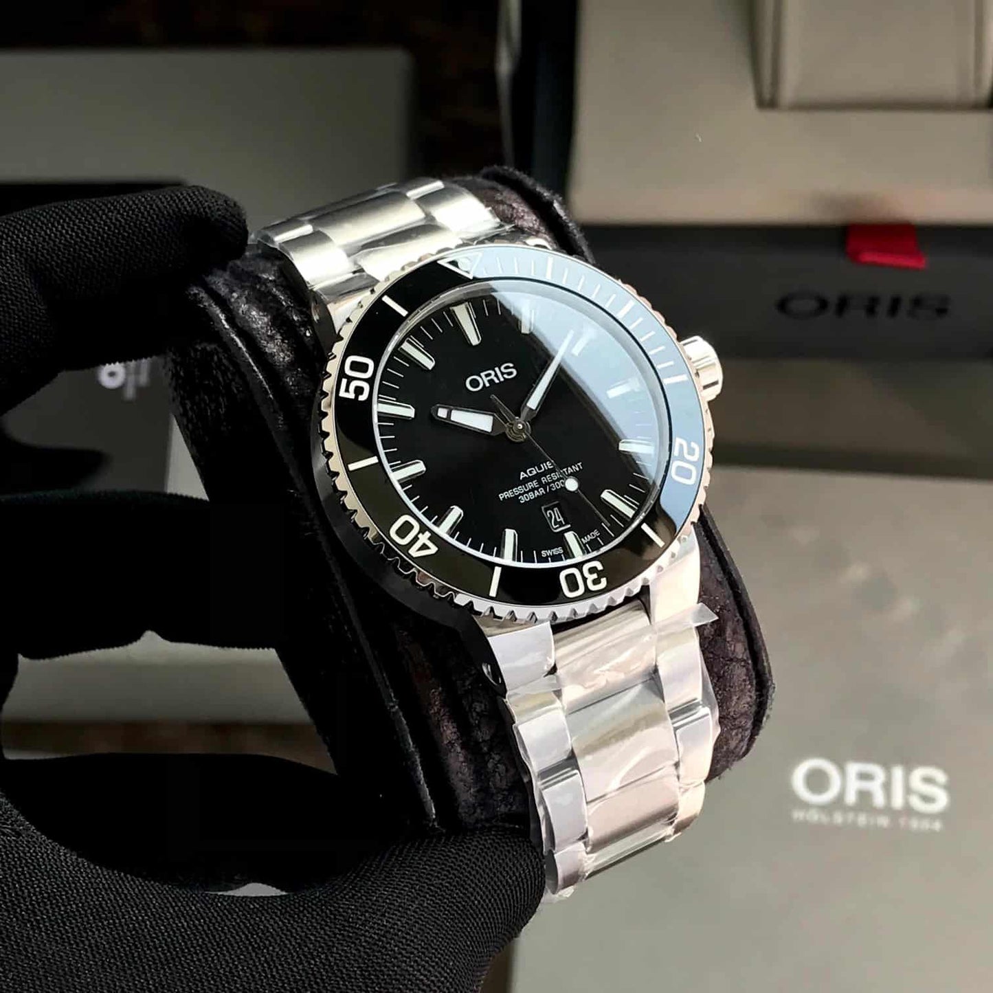 Oris Aquis Date Silver Black Dial Men’s Sports Firstcopy Replica Watch